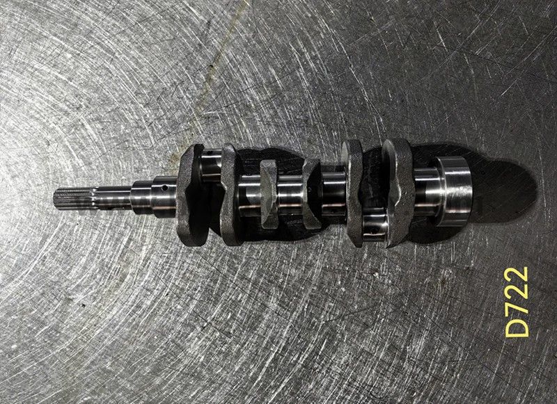 Kubota D722 Engine Crankshaft 16861-23010 16861-23012