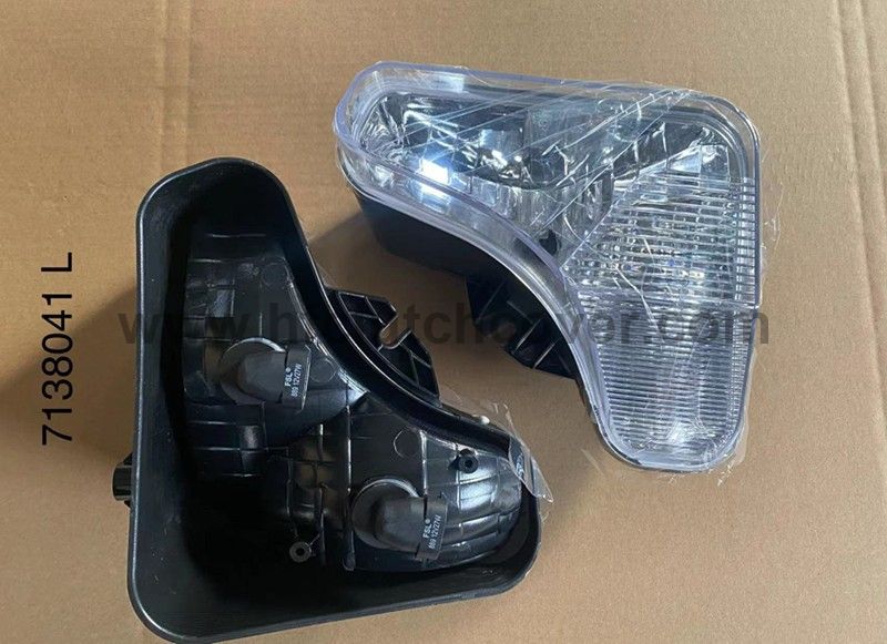 7138041 Left Headlight Assembly Bobcat Compatible T450 T590 T650 T740 T750 T870