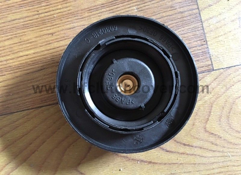 6733429 Water Coolant Tank Cap for Bobcat